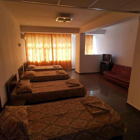 Hotel Dinastia Питещ Екстериор снимка