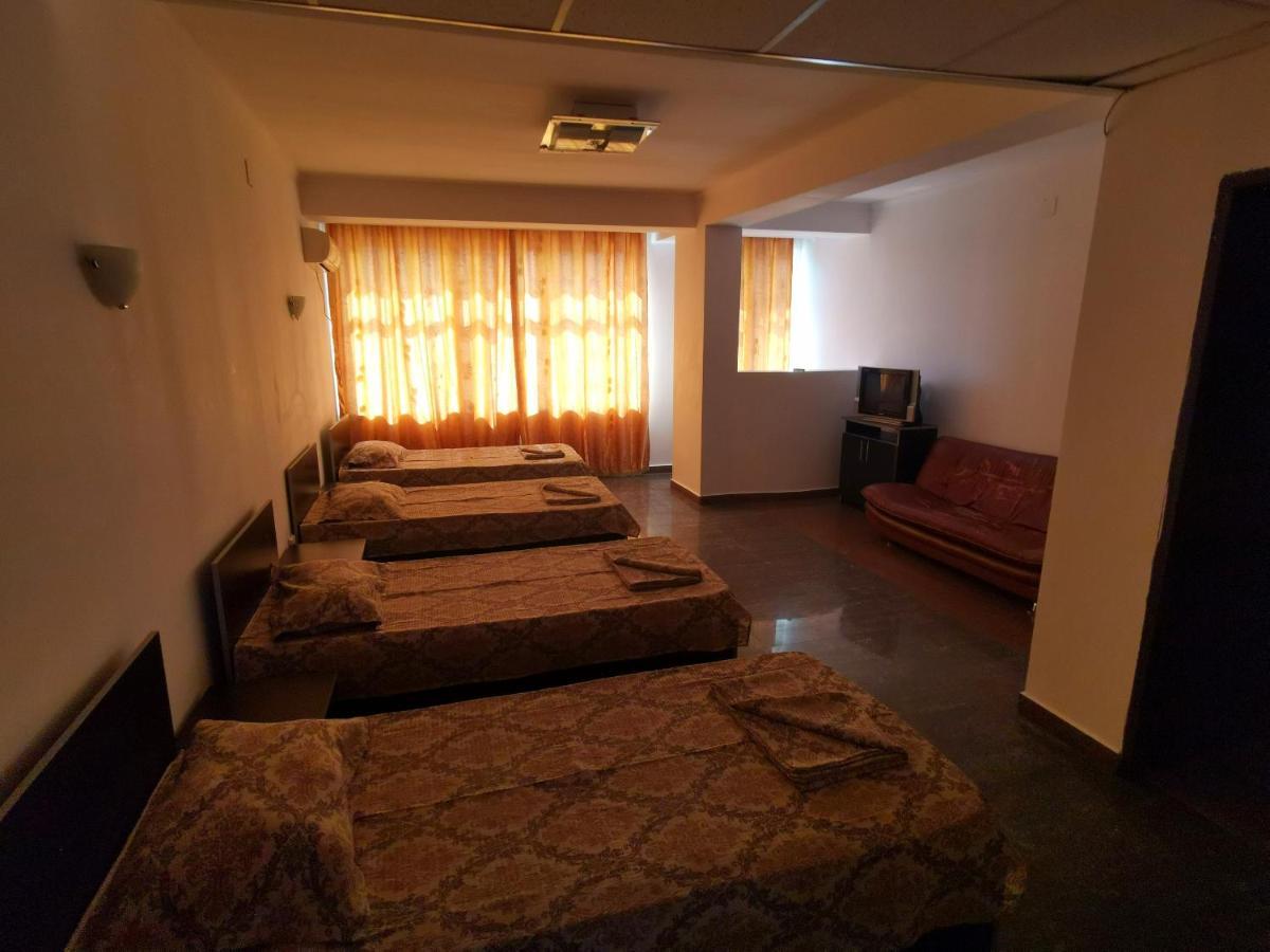 Hotel Dinastia Питещ Екстериор снимка