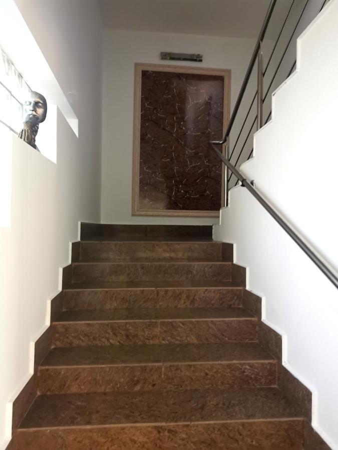 Hotel Dinastia Питещ Екстериор снимка