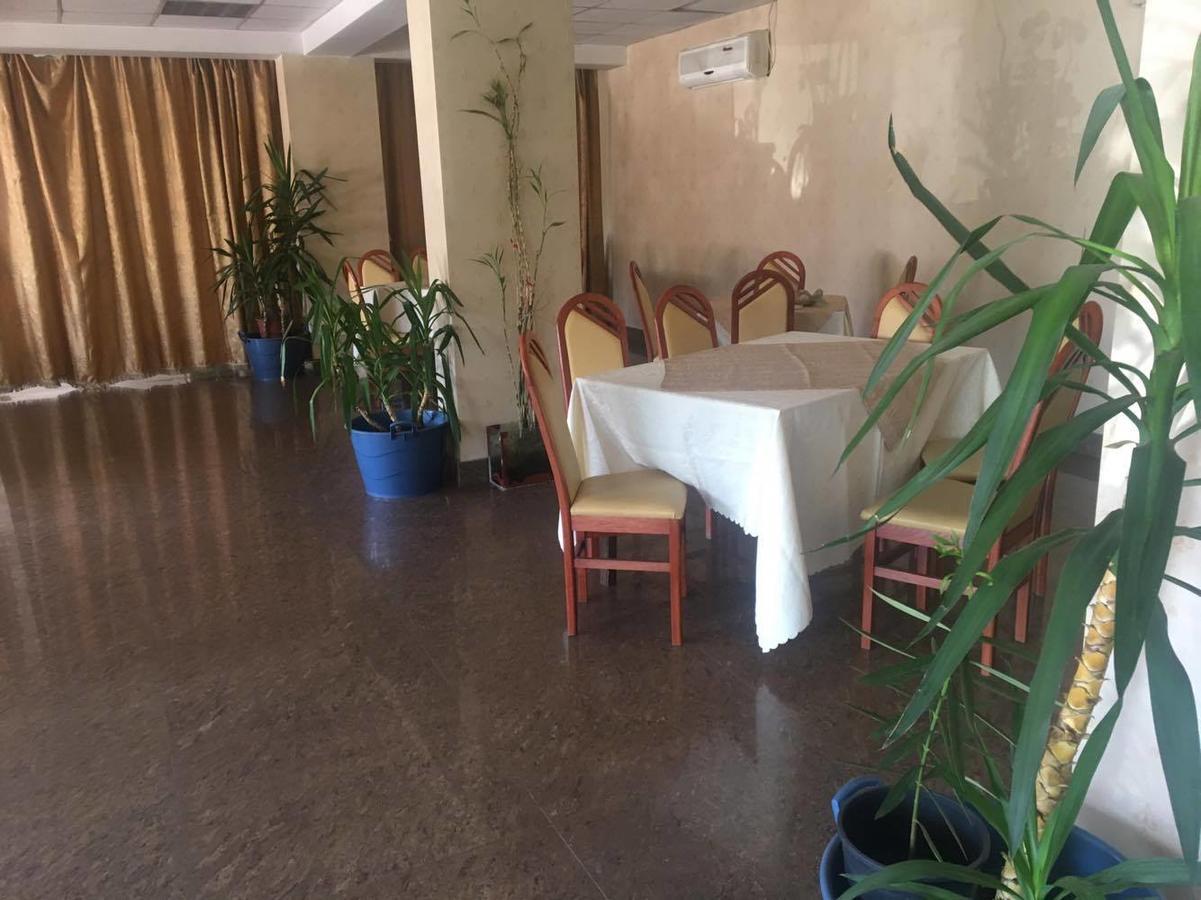 Hotel Dinastia Питещ Екстериор снимка