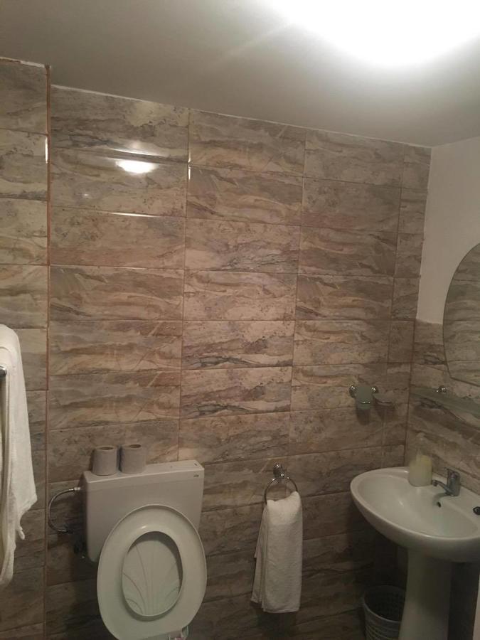 Hotel Dinastia Питещ Екстериор снимка