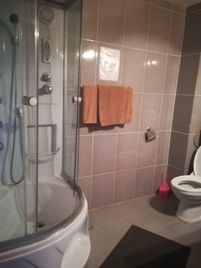 Hotel Dinastia Питещ Екстериор снимка